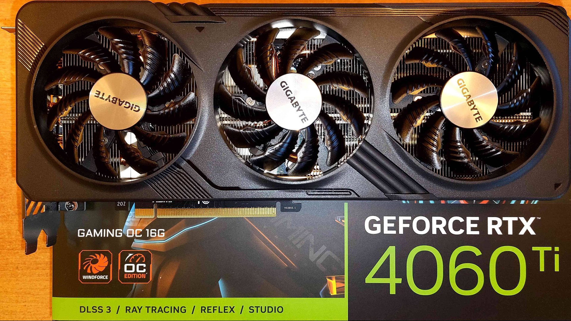 Видеокарта GIGABYTE GeForce RTX 4060 Ti GAMING OC 16G Шум без нагрузки Температура GPU 29 °C смотреть онлайн