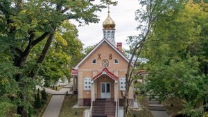Даже когда по лесенке идете, на каждой ступеньке творите молитву... / Советы Старца Зосимы