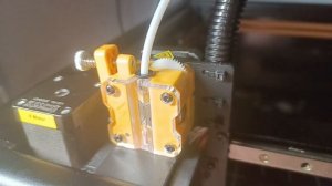 щелчки экструдера