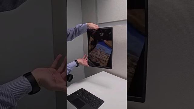 Уникальный гибкий ноутбук HP Spectre Fold показали вживую