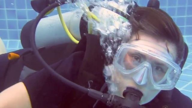 Discover Scuba Diving with Sophie and Rosemary! смотреть онлайн