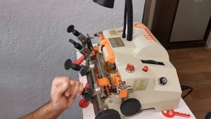 Первое стартовое оборудование для ключной мастерской какой станок купить