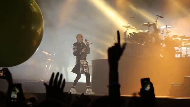 30 Seconds to Mars  – Kings and Queens смотреть онлайн