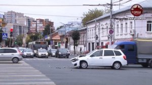 Момент ДТП на площади Ленина попал на видео