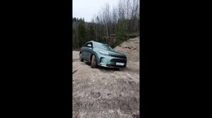 Seres M7 выезжает из диагонали