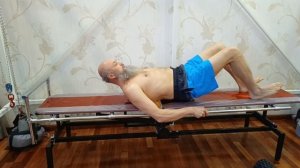 Исправляю позвоночник с помощью массажной кровати