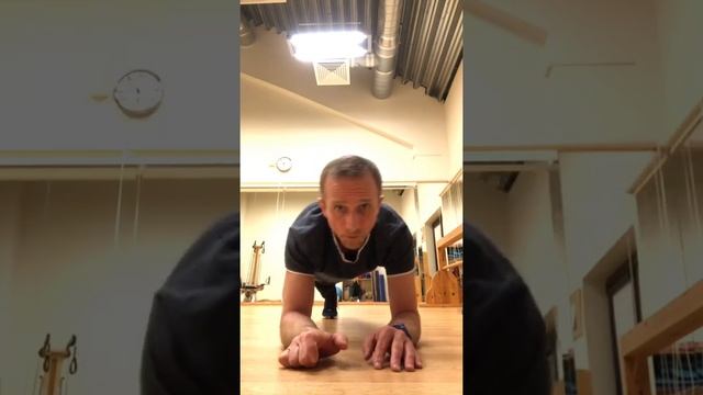 Работа с прессом в упоре лежа