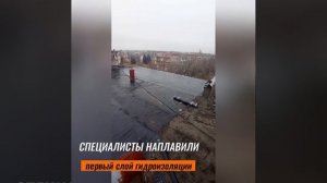 Аварийная бригада Магаданской области продолжает ремонт кровли пятиэтажки в Ждановке