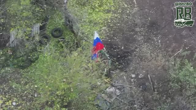 Бойцы группировки войск "Центр" подняли флаг России в селе Новодмитровка 🇷🇺💪