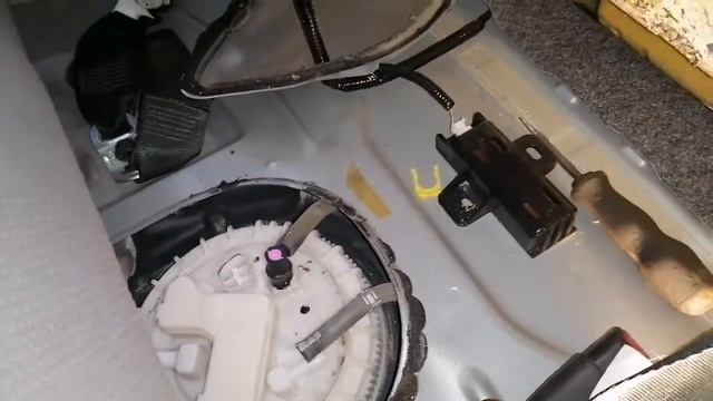 Toyota Vitz 1nr-fe замена топливного фильтра... смотреть онлайн