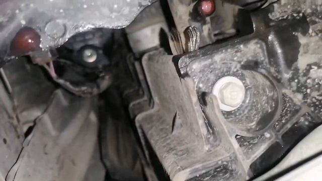 Toyota PriusCX, ( X2Zr ) Замена Охлаждающей Жидкости Контуров Инвертора И ДВС....mp4 смотреть онлайн