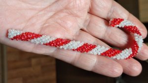 карамельная трость из бисера ( украшение на ёлку)