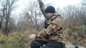 РЫБАЛКА В НОЯБРЕ. Уже замёрз а Они клюют и клюют. Ловля рыбы.
