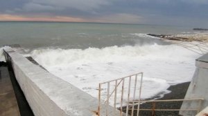 Шторм в Алуште 23.11.24