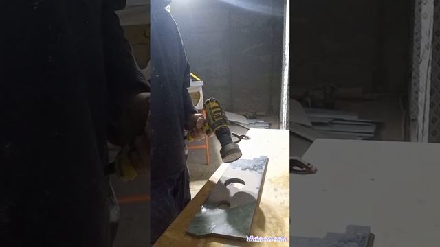Алмазная коронка по камню, керамограниту или сверло по стеклу.