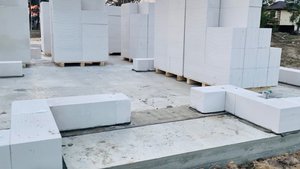 Кладка первого ряда газоблока