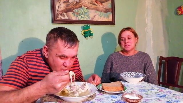 В полосатом купальнике. Клешней взял