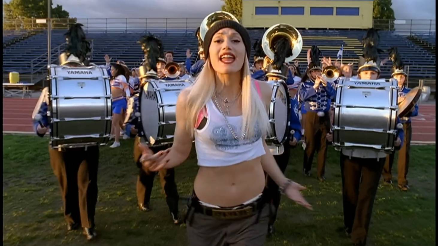 Gwen Stefani - Hollaback Girl (Dirty Version) (HD)