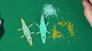 Крокодил из бисера способом параллельного плетения.