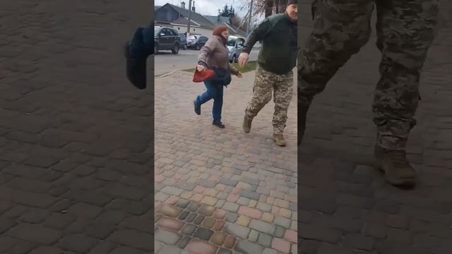 Женщина напала на сотрудника ТЦК в Ровненской области