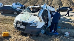 Микроавтобус с пассажирами опрокинулся в Дагестане, пострадали восемь человек