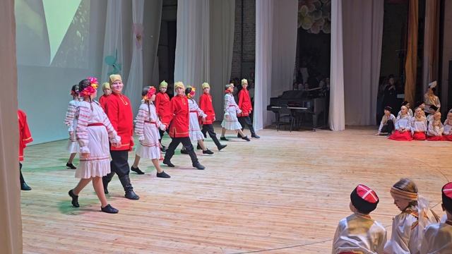 Мизансцена "Счастливая семья", Ансамбль танца «Созвездие»