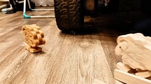 Шагающие игрушки из дерева. Горки.