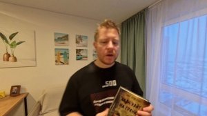 Презентовал новую книгу - Алан Уайт. На грани.
