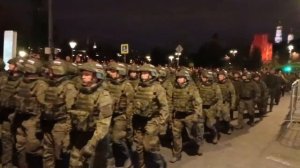 Случайно застал репетицию парада к 9 мая)