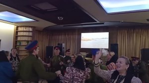 Ай мы цыгане,сидим на поляне