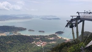#7_Малайзия 2024. Аренда авто на Лангкави. Канатная дорога Sky Bridge, водопады, 7 колодцев.