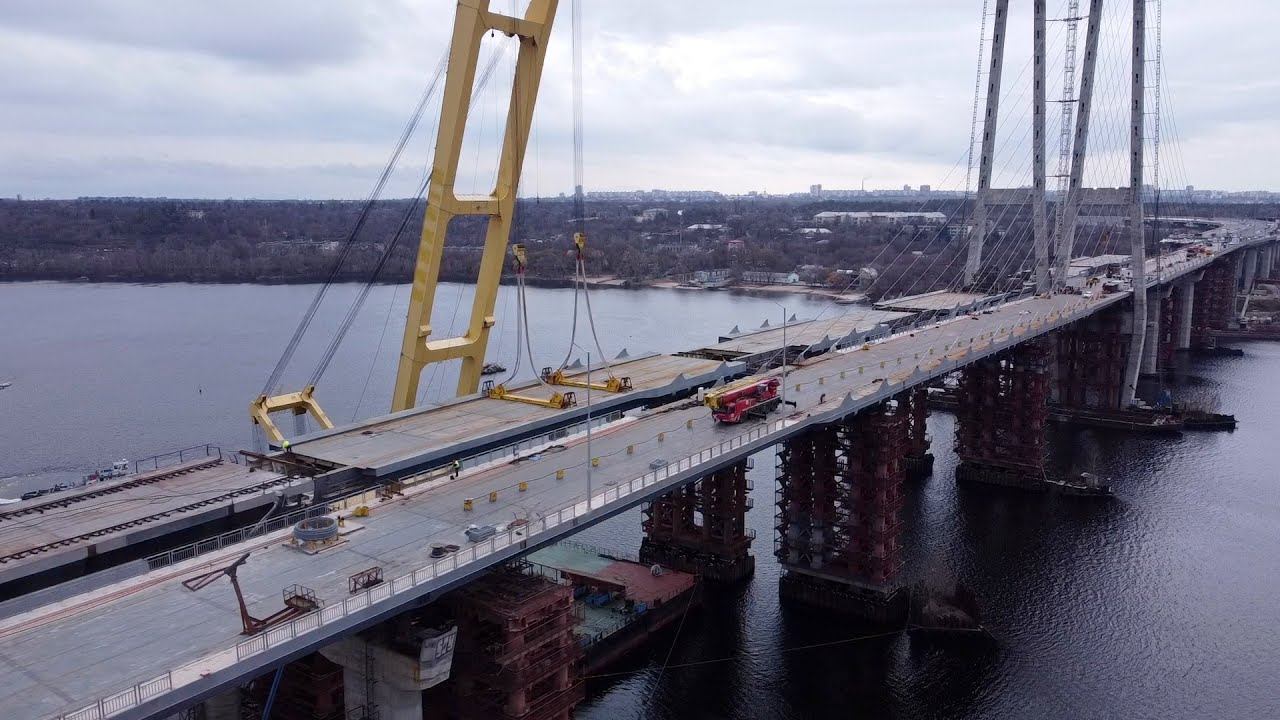 Запорожский мост. Монтаж пятой секции пролетного строения низовой ветки вантового моста завершен