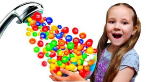 Веселая история про волшебный душ из конфет m&m's