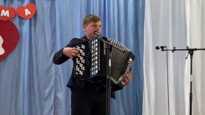Песня - "Мне мама тихо говорила".