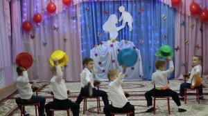 Танец со шляпами