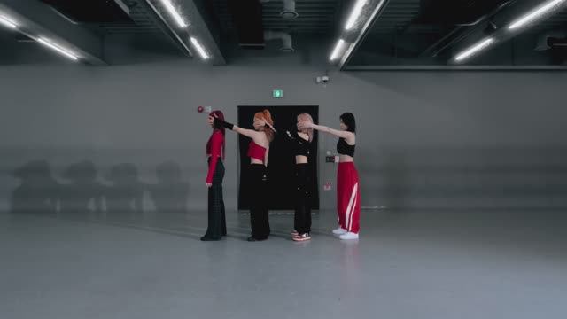 ITZY (있지) - 'Mr.Vampire' dance practice mirrored