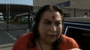 17-1993-0806 Прибытие Шри Матаджи в Москву и короткое интервью. Москва, Россия