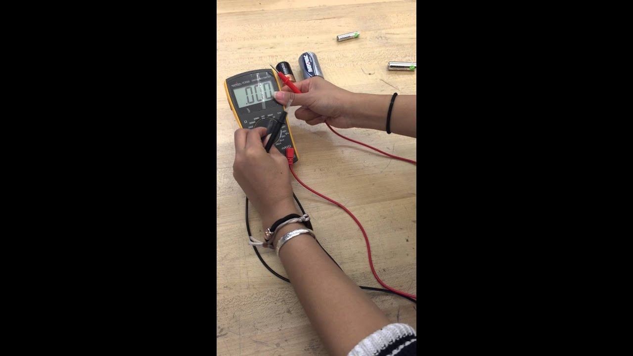 The voltages of a AAA, AA, C, and D good battery смотреть онлайн