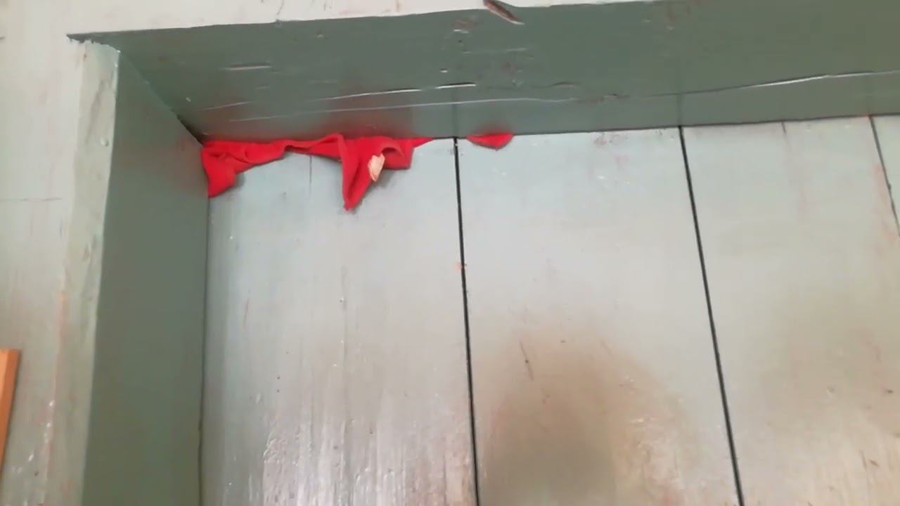 Устала затыкать щели над дверью... смотреть онлайн