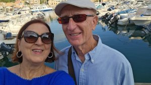 День рождения мужа в ресторанчике на берегу моря. Было хорошо!