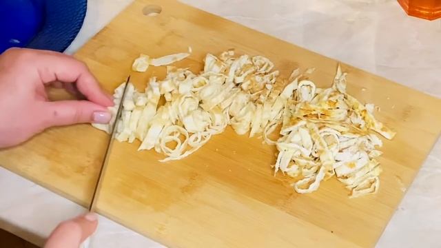 Начинаем тестировать новогодние рецепты. Сегодня вкусный и бюджетный салат.