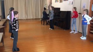 И. Парфенов "Кукольный гавот" 
Преподаватель Суворова М.Д.
Концертмейстер Безус И.В.
ДхорШ№ 1