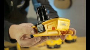 DEWALT 18v to 20v Adapter Unboxing (DCA1820)