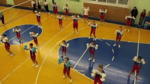 Чирлидинг в Гимназии города Троицка. День открытых дверей. Красивый номер.