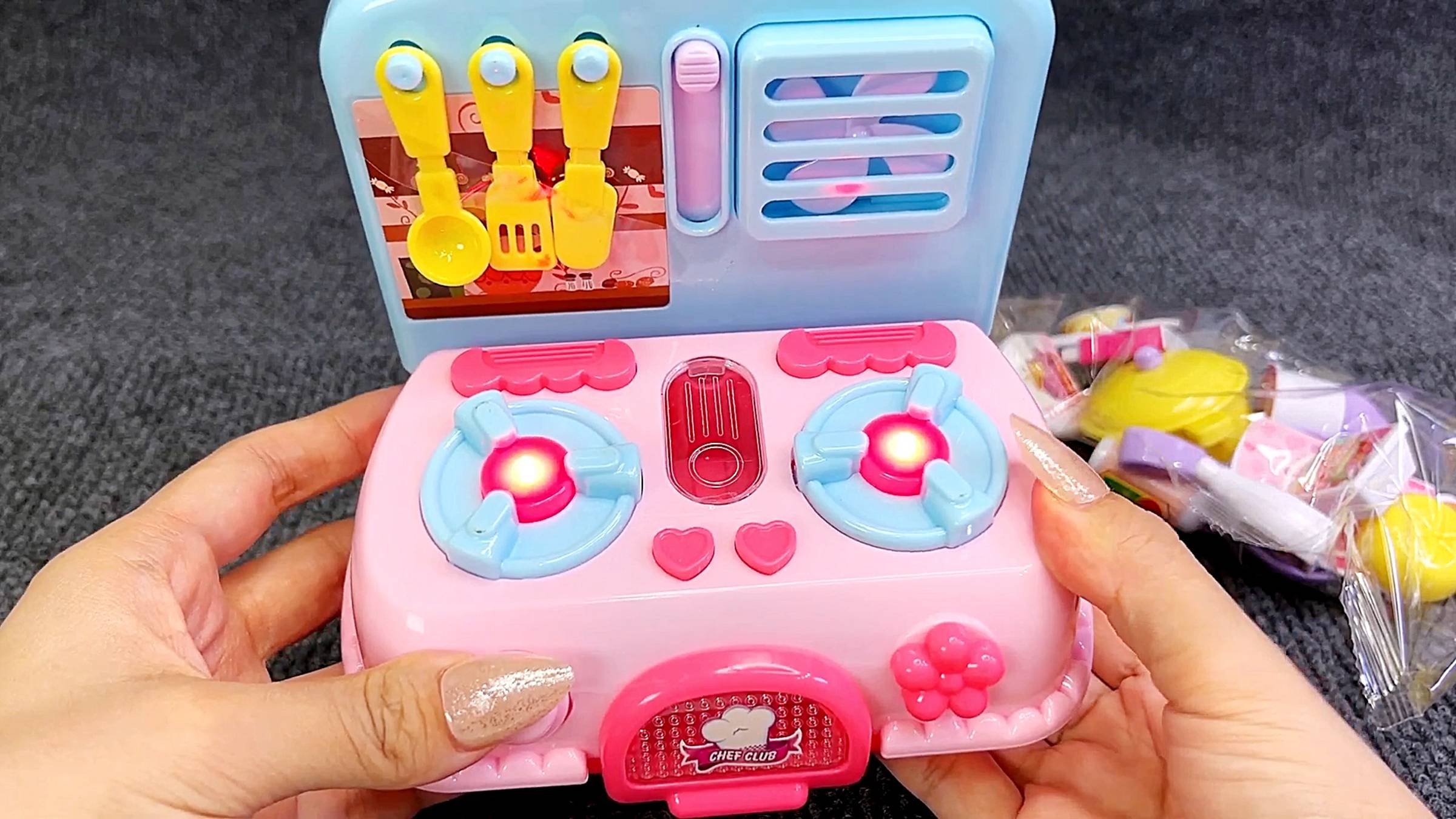 Развивающие игрушки. Игровой набор "Кухня". Для малышей мультики. Игры для детей смотреть онлайн