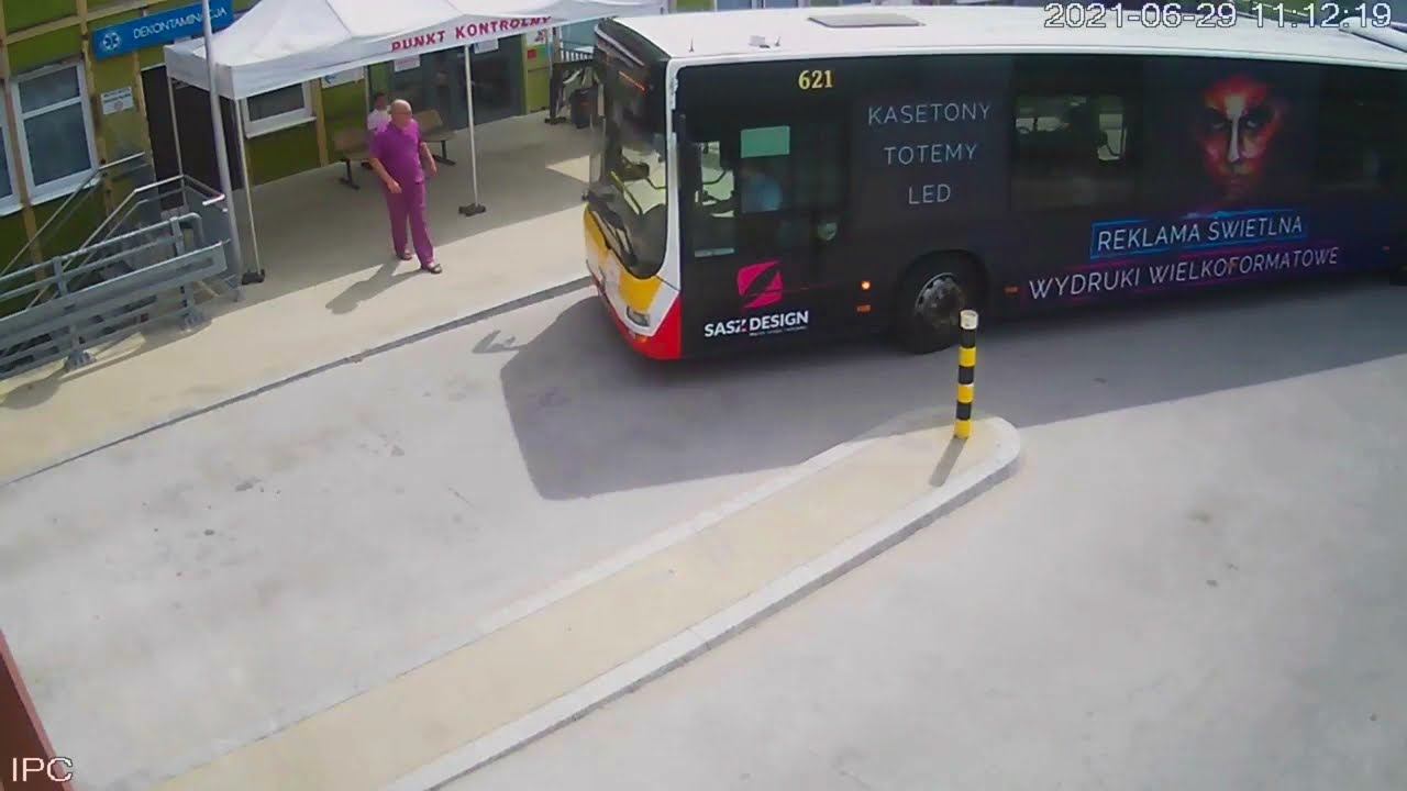Pasażerka autobusu MZK zasłabła, a kierowca zawiózł ją na SOR смотреть онлайн