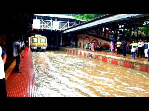 Heavy Rain In Mumbai II Mumbai Local Train Stop in the Water II Train in Rainy Season Indian Railwa