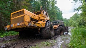 Взаимовыручка водителей на бездорожье. Трактора в работе.