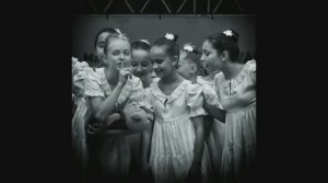 ...танцуют дети