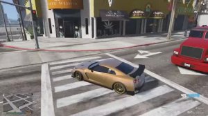 Nissan GT-R 35 Nismo на мощном гиперкаре в полном тюнинге рассекаю по лос сантосу в GTA 5,